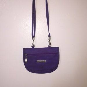 Is cross body.Small  wallet